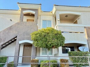 Building Photo - Super cute 3/2 Townhouse Near Durango & 95