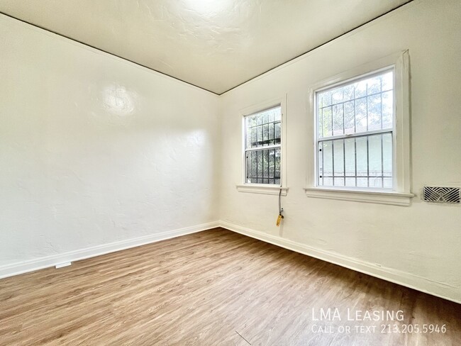 Building Photo - Newly Renovated & Charming Gem w/ Modern F...