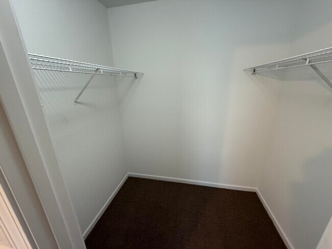 Building Photo - 1326 N Frideriki Dr