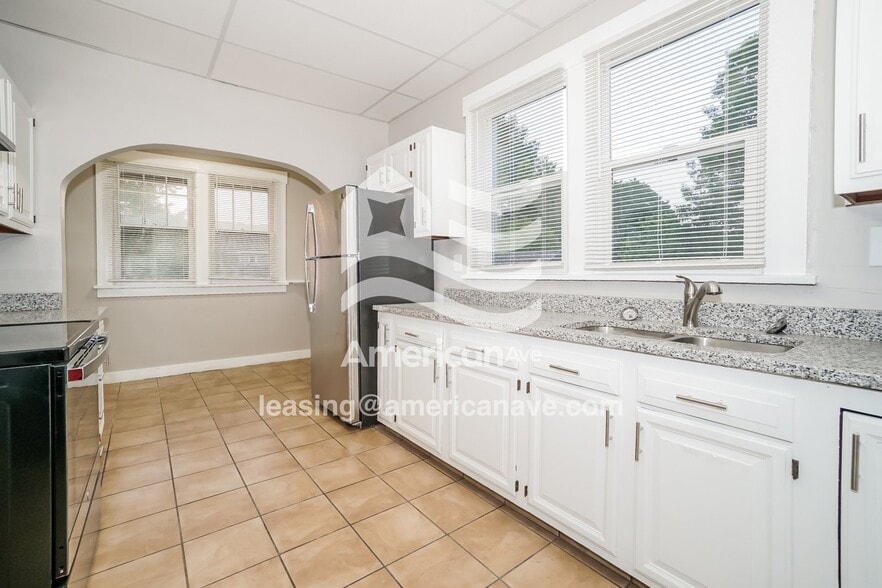 Building Photo - 1216 Dueber Ave SW