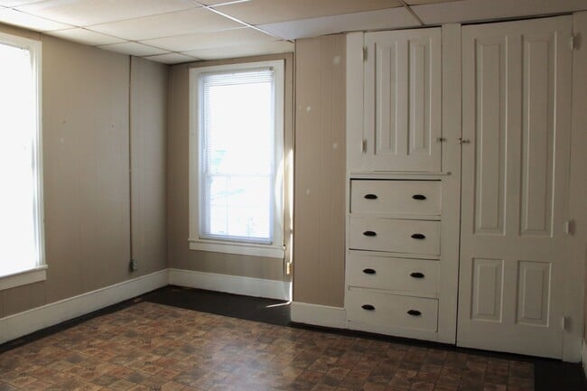 Building Photo - 975 Church St