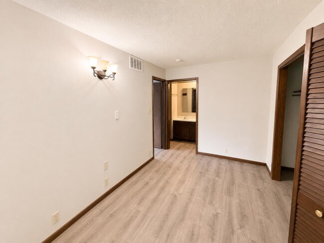 Building Photo - 4284 State Rd J