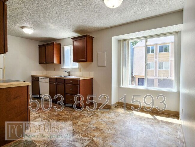 Building Photo - 3618 SW Beaverton Hillsdale Hwy