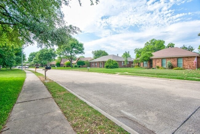 Building Photo - 1410 Flameleaf Dr
