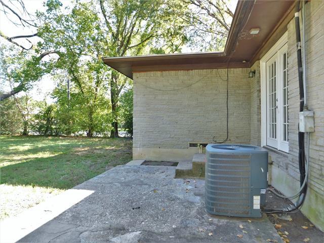 Building Photo - 929 Manhattan Dr