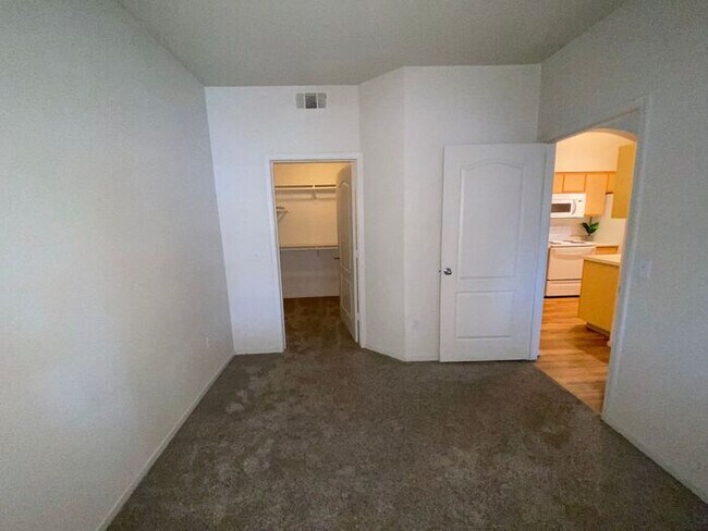 Building Photo - NW Reno Luxury 3 Bedroom Condo - Fitness Center, Pool, Club House
