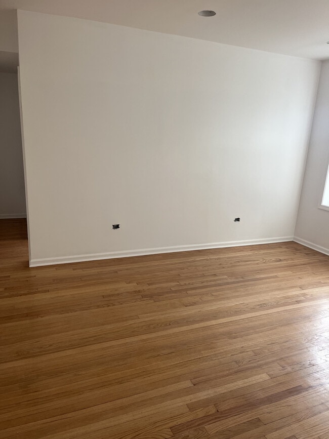 Building Photo - 2414 W 70th St