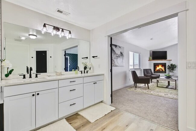 Building Photo - 4611 S Merrivale Pl