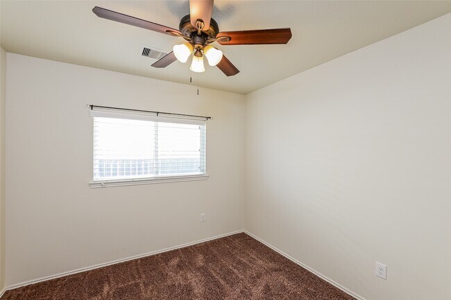 Building Photo - 15011 Mause Creek Dr