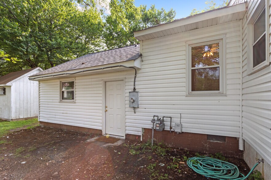 Building Photo - 577 Harpersville Rd