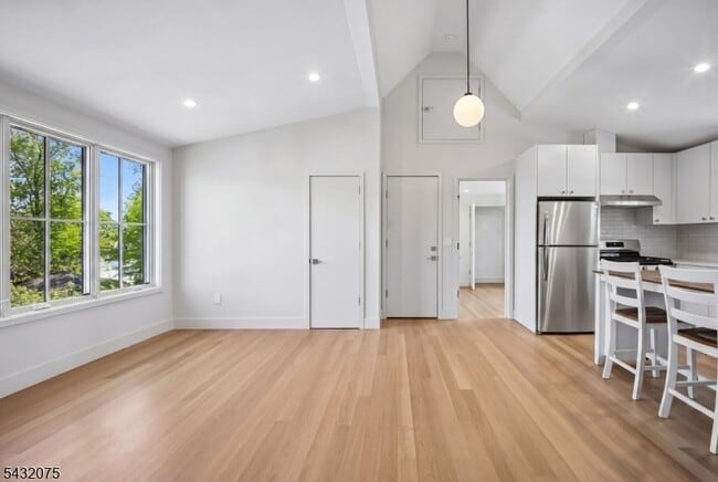 Building Photo - 75 Midland Ave