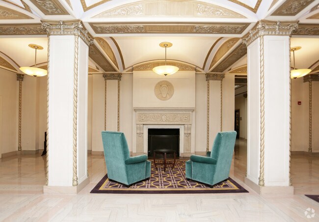 Lobby Photo - Camden Roosevelt