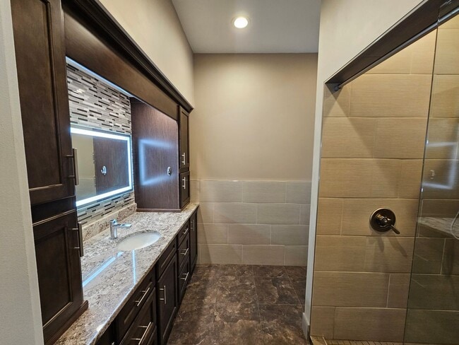 Building Photo - 10203 White Birch Ln