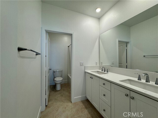 Building Photo - 450 Lobata