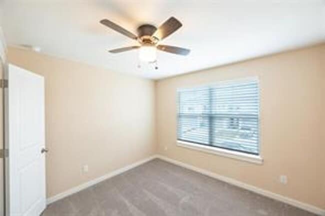 Building Photo - Spacious Condominium