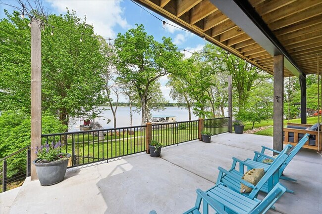 Building Photo - 1115 Red Bud Dr