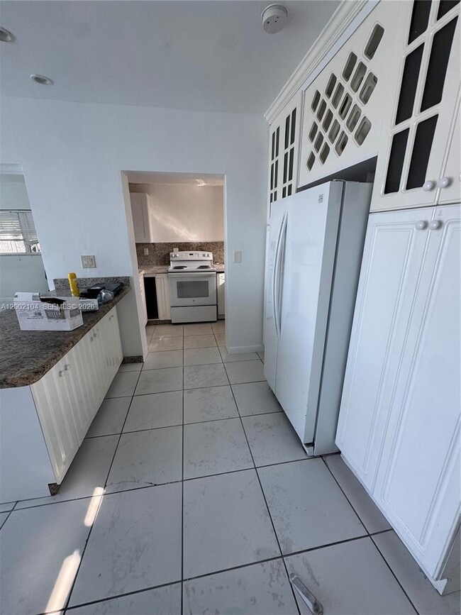 Building Photo - 10281 E Bay Harbor Dr