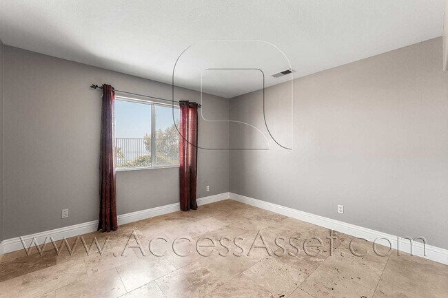 Building Photo - Large 4 Bed/3 Bath Home with an Incredible View!