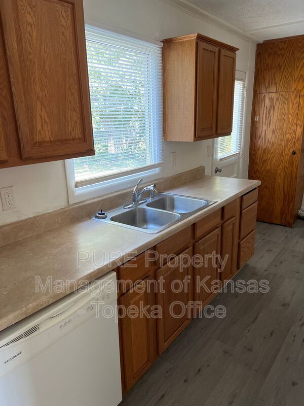 Building Photo - 3643 SW Clare Ave