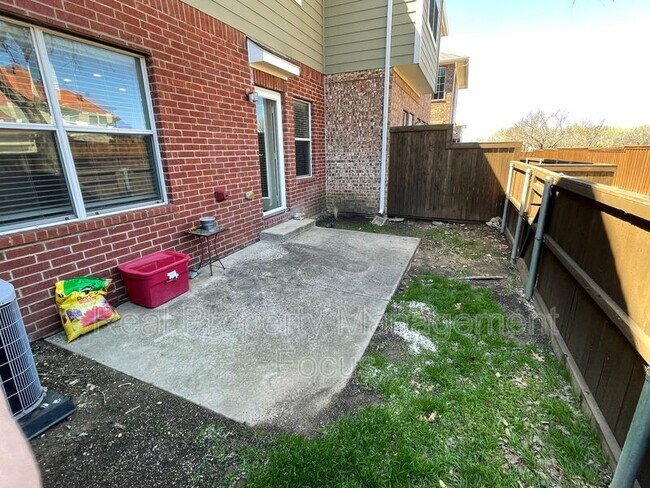 Building Photo - 4645 Penelope Ln