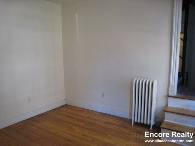 Building Photo - 62 Egmont St