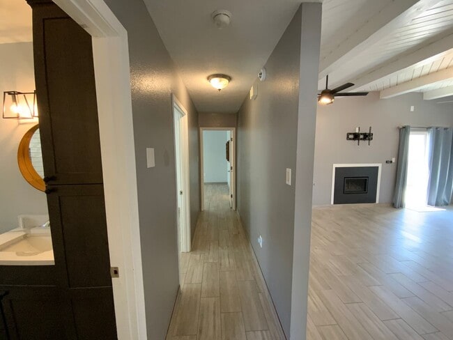 Building Photo - 3 Bedroom Single Story Home Available Near...