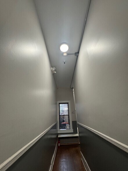 Primary Photo - 281 Grove St