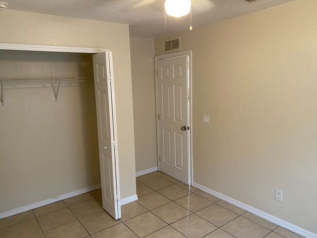 Building Photo - 1416-1418 W 12th St