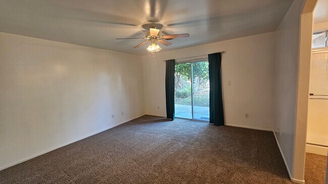 Building Photo - Great SW Location