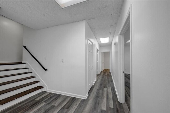 Building Photo - 172 Oak Forest Dr