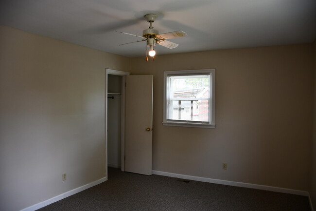 Building Photo - 181 St James Dr