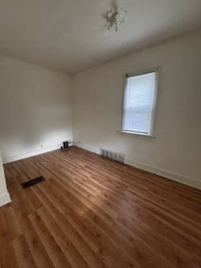 Building Photo - Single Family Home in West Allis Now Avail...