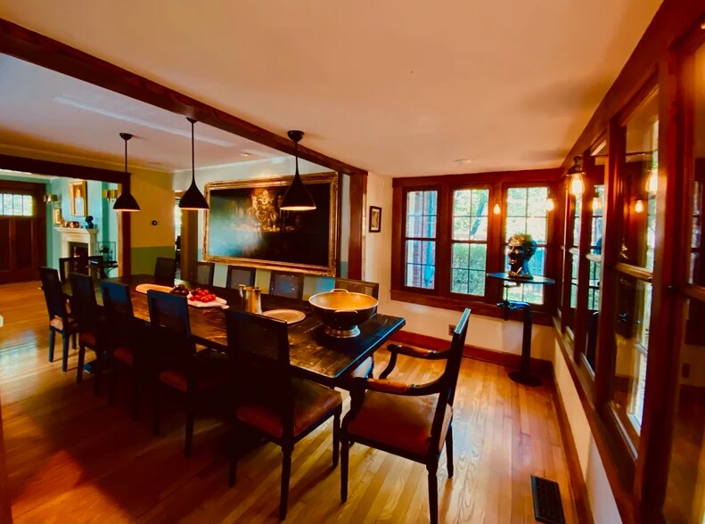 Building Photo - 620 E 1st St