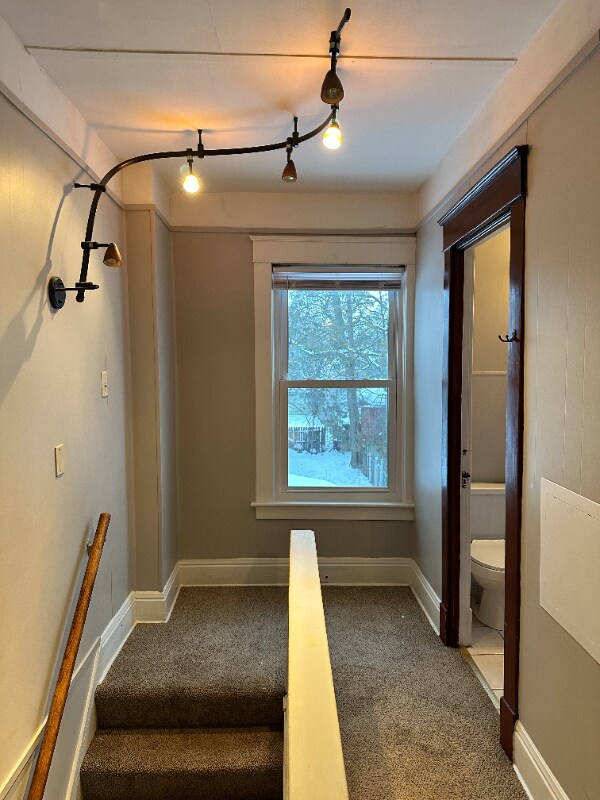 Building Photo - 524 W Beardsley Ave