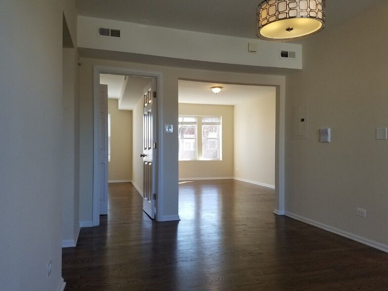 Building Photo - 1501 N Kolin Ave