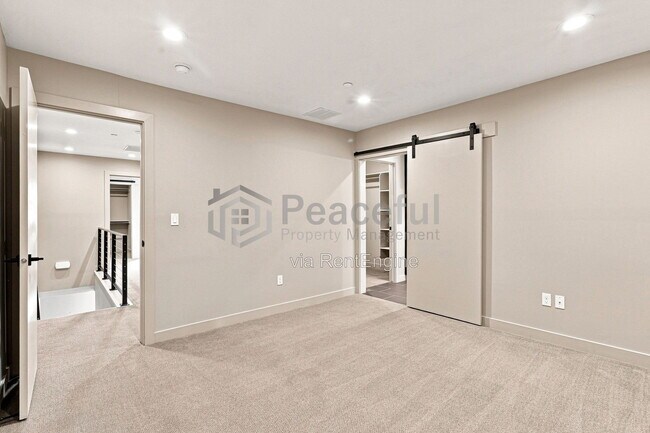 Building Photo - 832 S W Temple St