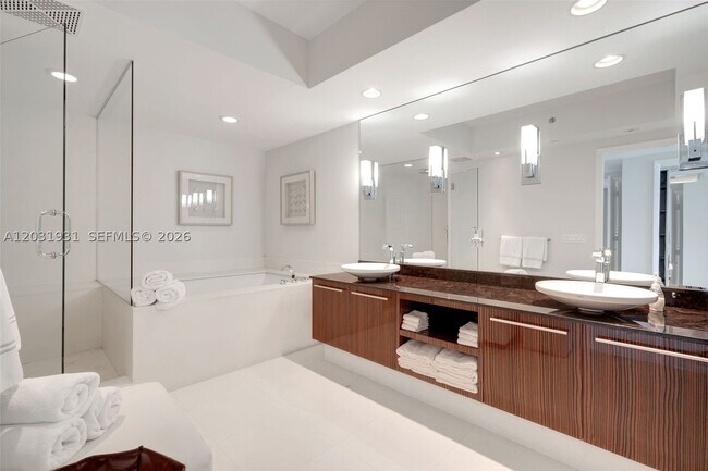 Building Photo - 2711 S Ocean Dr