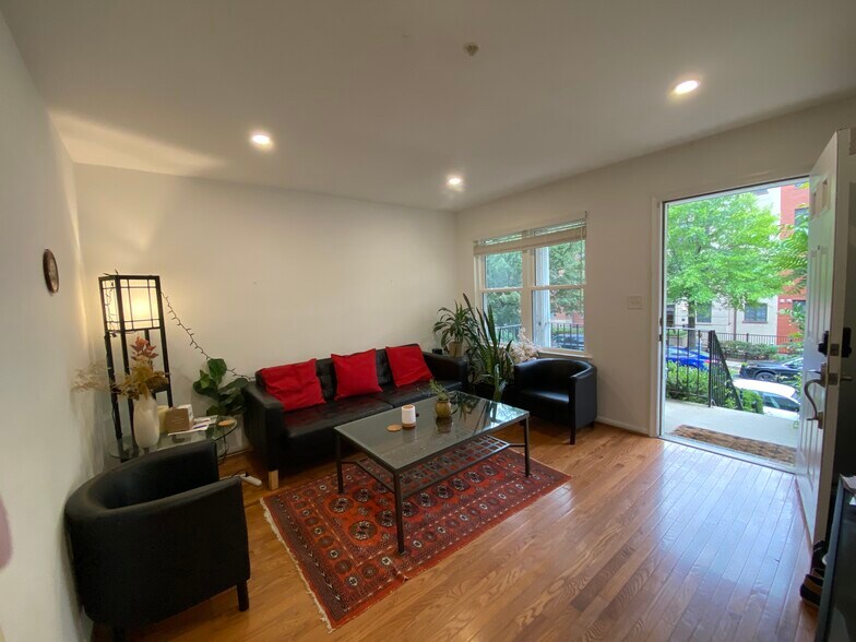 Building Photo - 1327 Belmont St NW