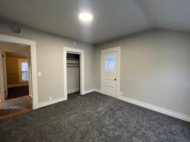 Building Photo - Four Bedroom Home