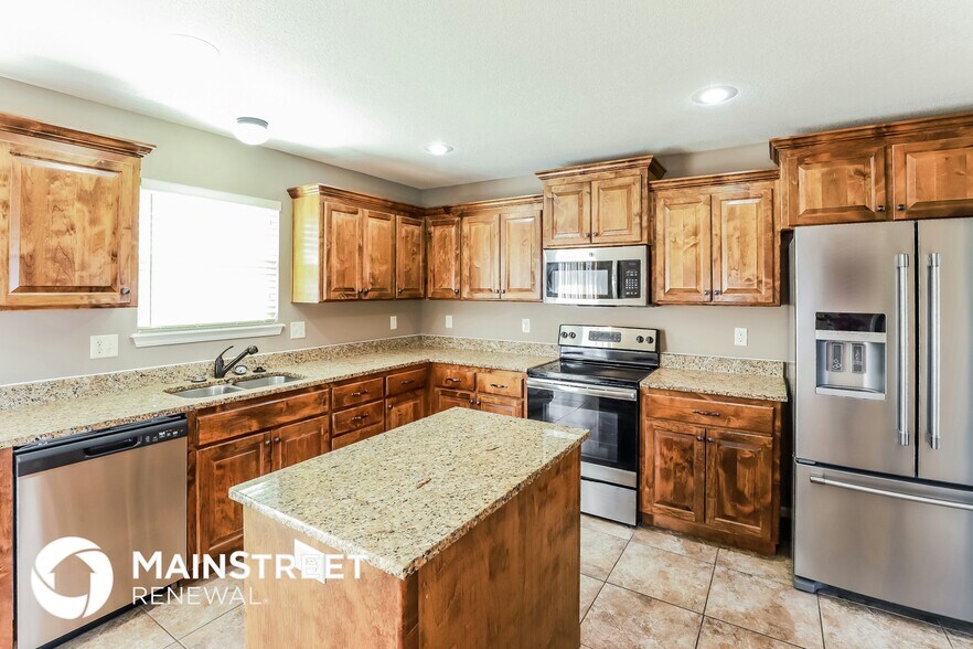 Building Photo - 203 NE Hannah Ct