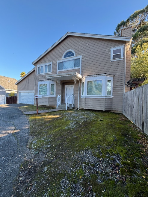 Building Photo - 242 N San Pedro Rd