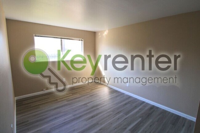 Building Photo - 5634 Clark Ave