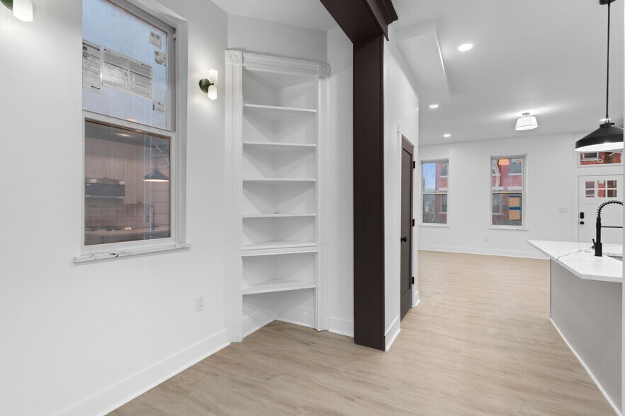 Breakfast nook - 2035 Forbes Ave