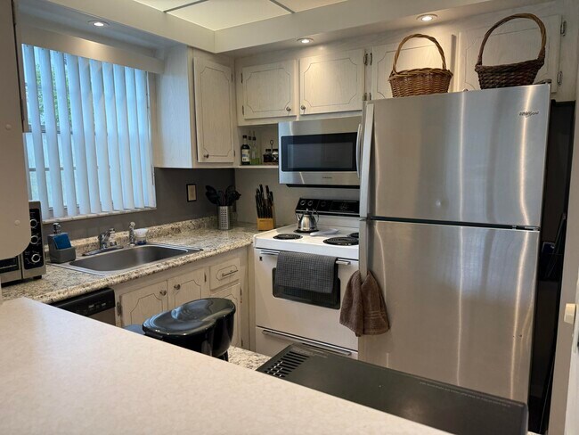 Building Photo - 30 Oakridge C
