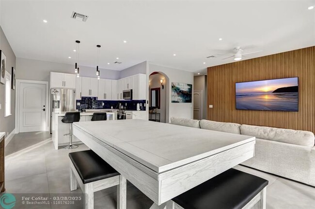 Building Photo - 1304 Mandarin Isle