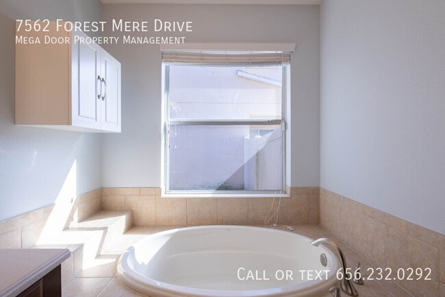 Building Photo - 7562 Forest Mere Dr