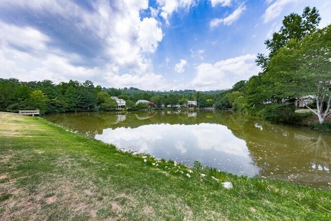 Building Photo - 408 Sixes Dr