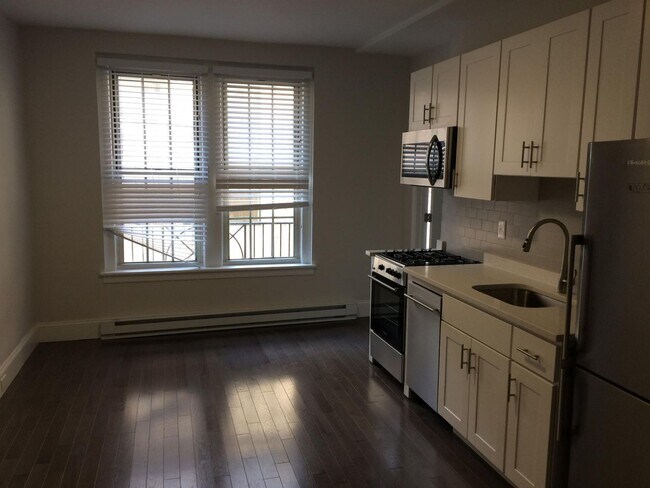 Building Photo - NO FEE!!  BACK BAY 1 BEDROOM WITH LAUNDRY IN-UNIT & RENOVATED KITCHEN