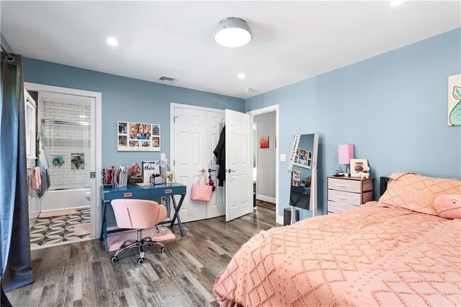 Building Photo - 4 James St