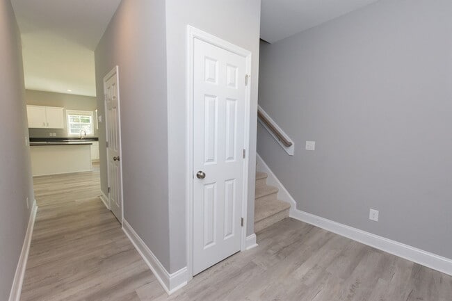 Building Photo - MOVE-IN READY $300 off first month